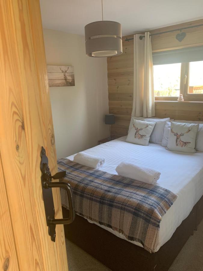 Swansea Log Cabin Pontardawe Kültér fotó