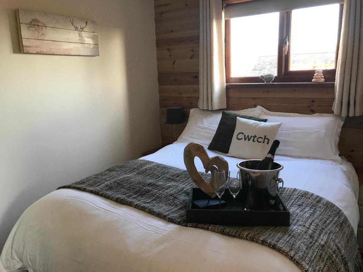 Swansea Log Cabin Pontardawe Kültér fotó